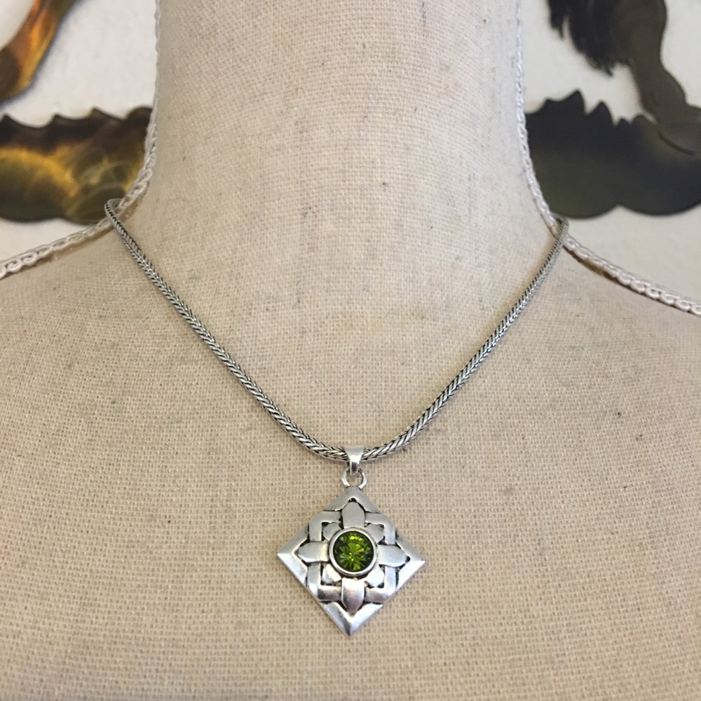 Peridot glass stone silver tone pendant on chain